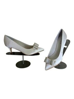 New Menbur Elegant Silver Pointed-Toe Kitten Heels w/Crystal Bow Size 38 / 7.5